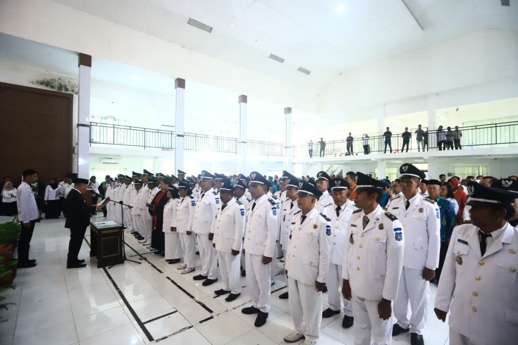 Pengukuhan dan Perpanjangan Masa Jabatan Kepala Desa Tahun 2025 - 2027